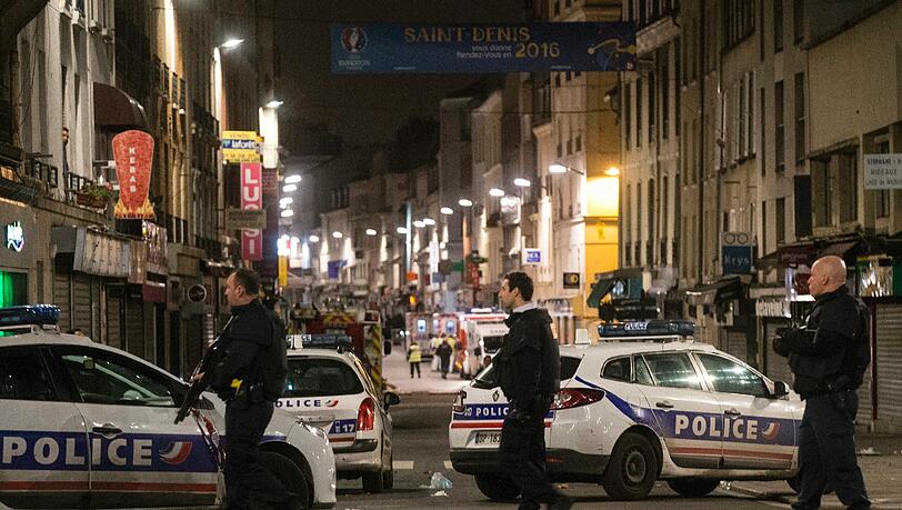 Polizeieinsatz in Saint-Denis: Der gesuchte Terrorist Abdelhamid Abaaoud soll sich in einer Wohnung im Norden von Paris verschanzen. Polizeieinsatz in Saint-Denis: Der gesuchte Terrorist Abdelhamid Abaaoud soll sich in einer Wohnung im Norden von Paris verschanzen.