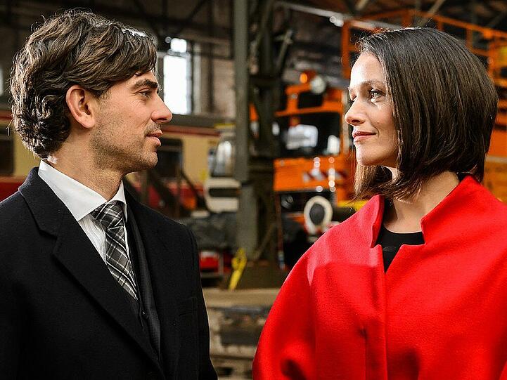 "Alles was zählt": Jenny glaubt sich mit Veit auf einer Wellenlänge und ahnt nicht, dass dieser seinen eigenen Plan verfolgt