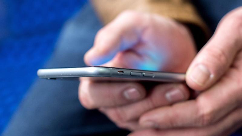 Die Corona-Warn-App der Bundesregierung soll voraussichtlich Mitte Juni in einer ersten Version zur Verfügung stehen. Die Corona-Warn-App der Bundesregierung soll voraussichtlich Mitte Juni in einer ersten Version zur Verfügung stehen.