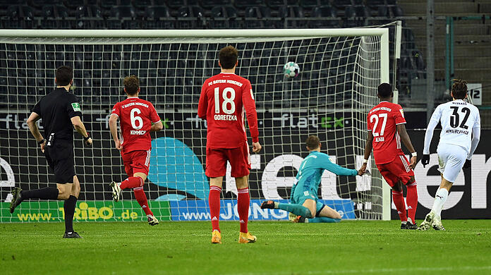Florian Neuhaus trifft zur 3:2-Führung gegen den FC Bayern.