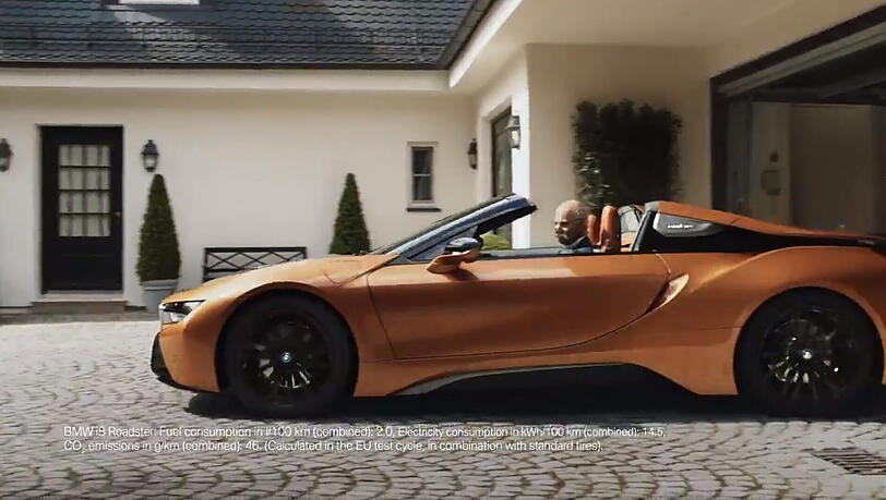 Hier fährt der "falsche" Dieter Zetsche in einem BMW Richtung Freiheit.