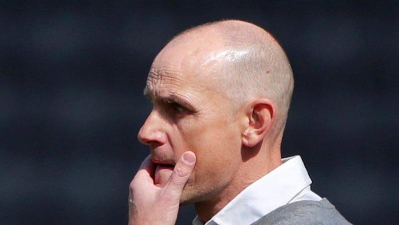 Heiko Herrlich fasst sich an sein Kinn. Foto: Hannibal Hanschke/Reuters Pool/dpa/Archivbild Heiko Herrlich fasst sich an sein Kinn. Foto: Hannibal Hanschke/Reuters Pool/dpa/Archivbild