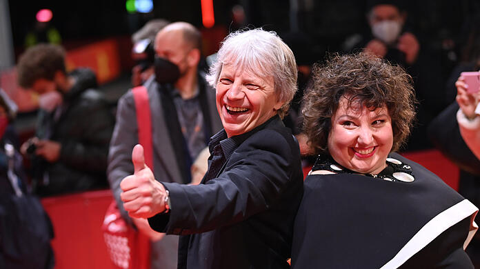 Meltem Kaptan und Andreas Dresen auf dem roten Teppich im Berlinale-Palast.