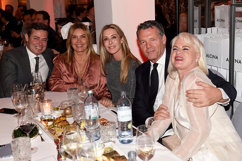 Christian und Christiane Hirmer sowie Lodenfrey-Geschäftsführer Markus und Dorothea Höhn mit Eveline Schönleber