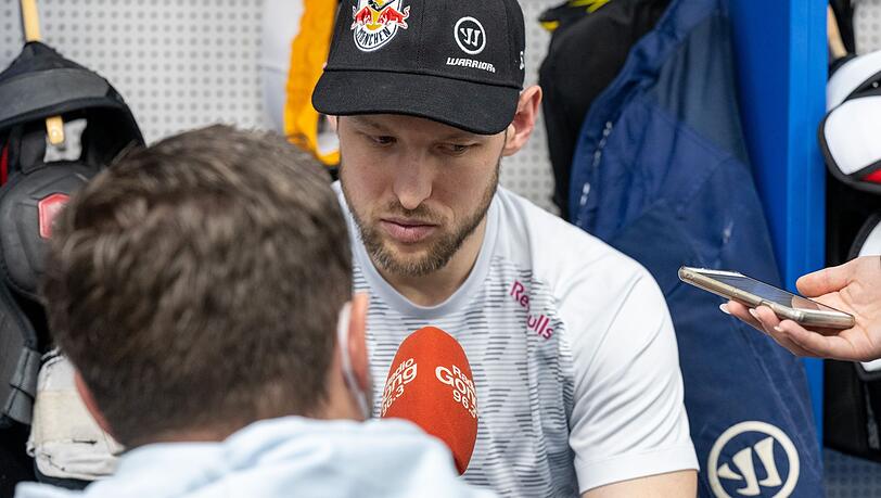 Patrick Hager vom EHC im Interview. Die Mannschaft liefert aktuell Bestwerte.