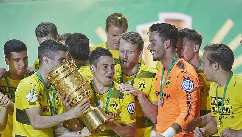 Auf dem Weg zum DFB-Pokal schaltete Raphaël Guerreiro mit Borussia Dortmund den FC Bayern im Halbfinale aus (3:2) – Dortmunds bis heute letzter Sieg in München.