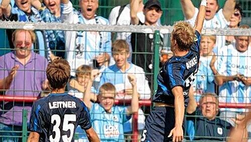 Zwei Matchwinner in einem erschreckend schachem Spiel: Talent Moritz Leitner und Doppeltorschütze Stefan Aigner (r.). Zwei Matchwinner in einem erschreckend schachem Spiel: Talent Moritz Leitner und Doppeltorschütze Stefan Aigner (r.).
