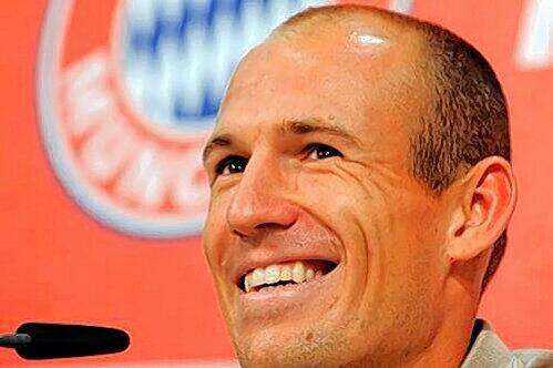 Ein stolzer Vater: Arjen Robben ist happy über das zweite Kind, die neugeborene Tochter heißt Lynn.