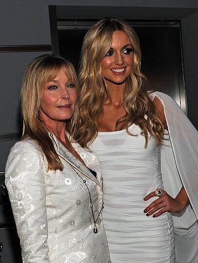 Erst gestern zeigte sich diese Schönheit in München: Rosanna Davison (rechts) feierte mit Hollywoodstar Bo Derek (links) die Eröffnung des Marriott Hotels. Davison...