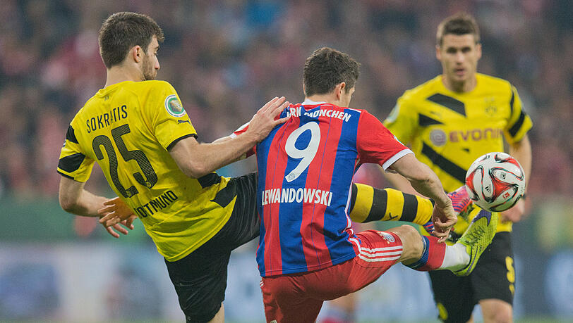 Vor zwei Jahren nahm der BVB Robert Lewandowski in die Zange. Dortmund gewann das Pokal-Halbfinale in München nach Elfmeterschießen. Vor zwei Jahren nahm der BVB Robert Lewandowski in die Zange. Dortmund gewann das Pokal-Halbfinale in München nach Elfmeterschießen.