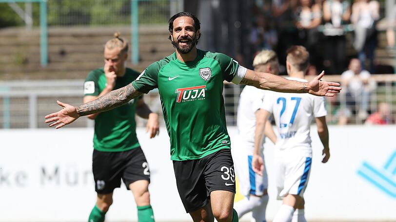 Hier im grünen Trikot von Preußen Münster, bald ein Blauer? Adriano Grimaldi, vom TSV 1860 umworbener Torjäger.