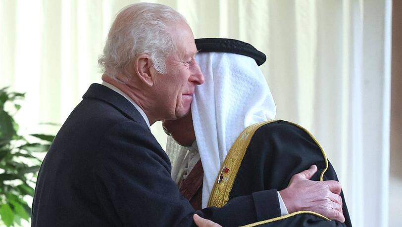Herzliche Begrüßung: König Charles III. und König Hamad bin Isa Al Khalifa von Bahrain trafen sich am 11. November auf Schloss Windsor.