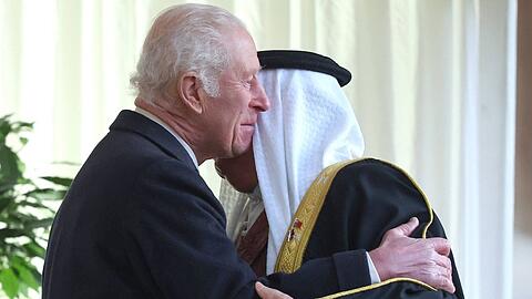 Herzliche Begrüßung: König Charles III. und König Hamad bin Isa Al Khalifa von Bahrain trafen sich am 11. November auf Schloss Windsor.