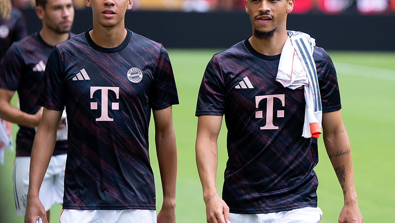 Jamal Musiala (li.) fällt lange aus, Leroy Sané hat den FC Bayern verlassen. Jamal Musiala (li.) fällt lange aus, Leroy Sané hat den FC Bayern verlassen.