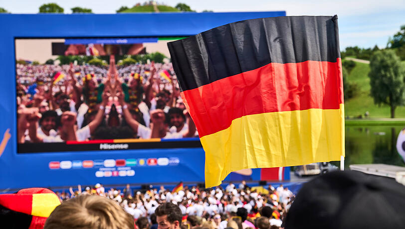 Bereits zur Fußball-EM2024 gab es eine Fan Zone im Olympiapark. Aus den damaligen Erfahrungen könne die Stadtverwaltung schöpfen und das Konzept an die diesjährigen Bedingungen anpassen, findet die SPD im Stadtrat. Bereits zur Fußball-EM2024 gab es eine Fan Zone im Olympiapark. Aus den damaligen Erfahrungen könne die Stadtverwaltung schöpfen und das Konzept an die diesjährigen Bedingungen anpassen, findet die SPD im Stadtrat.