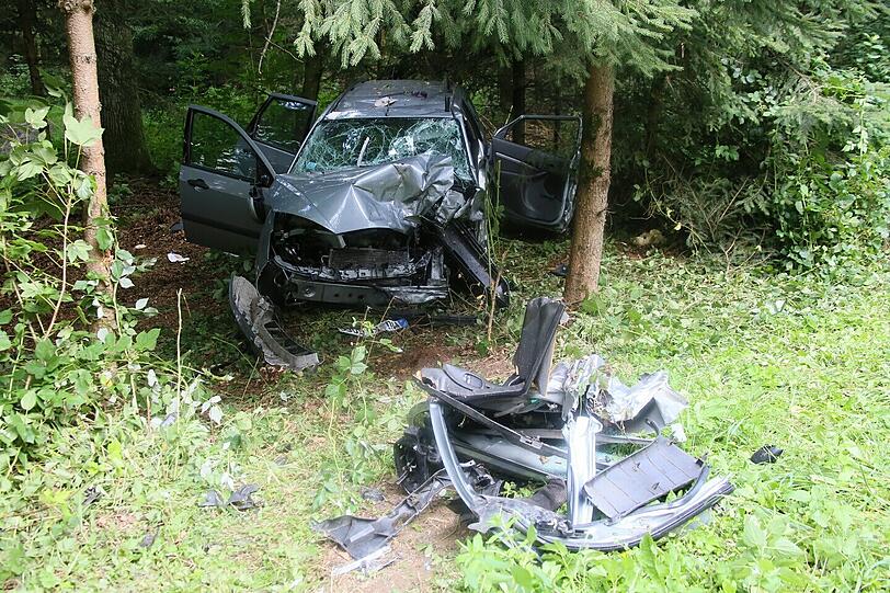 Die Bilder des Verkehrsunfalls im Landkreis Mühldorf.