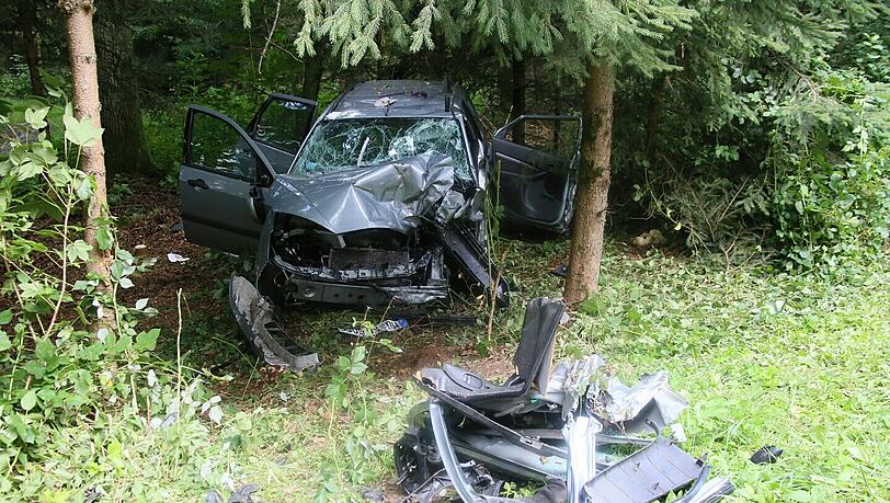 Die Bilder des Verkehrsunfalls im Landkreis Mühldorf. Die Bilder des Verkehrsunfalls im Landkreis Mühldorf.