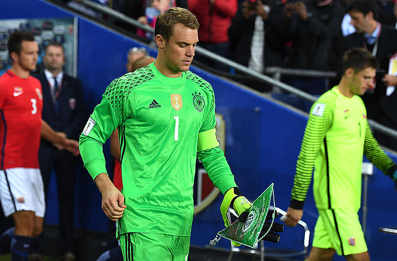 MANUEL NEUER NOTE 3: 
Der frisch ernannte Kapitän bewies bei einem Ausflug seine Libero-Kompetenz. Der Bayern-Torhüter musste ansonsten nicht eingreifen.