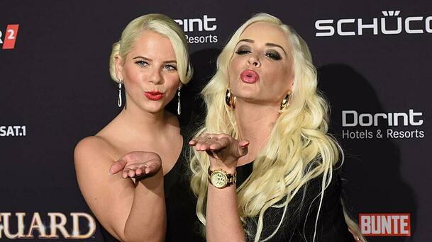 Jenny Frankhauser (l.) ist die Halbschwester von TV-Kultblondine Daniela Katzenberger.