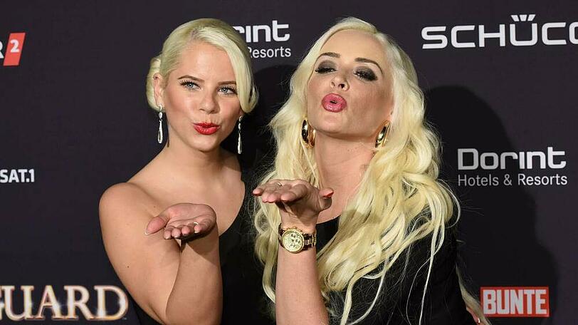Jenny Frankhauser (l.) und Daniela Katzenberger sind wieder ein Herz und eine Seele.