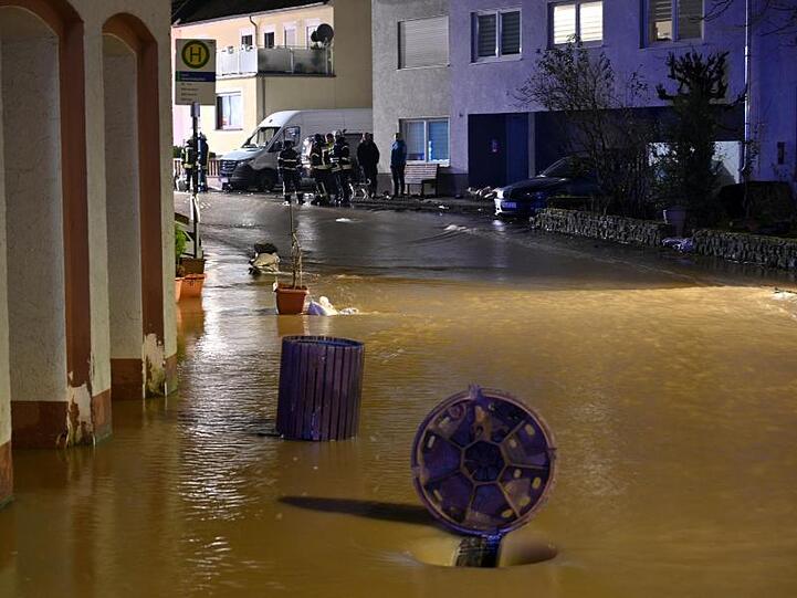 Das Wasser soll über Abflussschächte ablaufen.