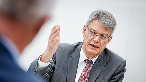 Verkehrsminister Schnieder kündigt einen Runden Tisch an.