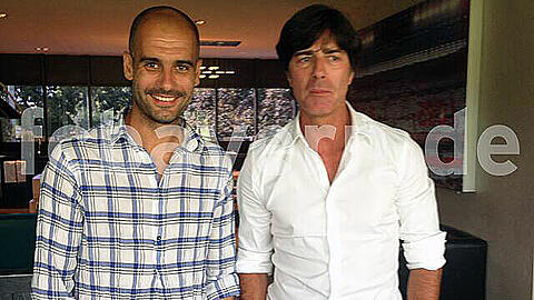 Bayerntrainer Pep Guardiola (l.) bekam am Mittwoch Besuch von Bundestrainer Jogi Löw.
