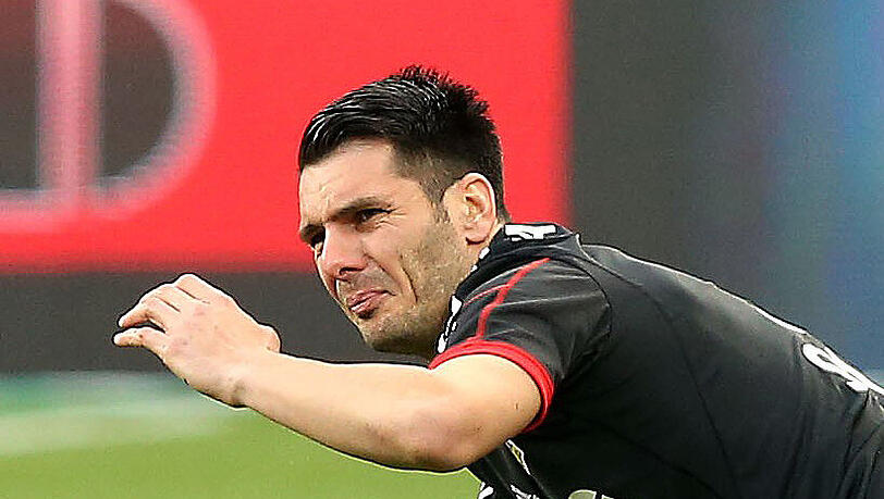 Emir Spahic muss für sein "krass unsportliches Verhalten" eine hohe Geldstrafe bezahlen. Emir Spahic muss für sein "krass unsportliches Verhalten" eine hohe Geldstrafe bezahlen.