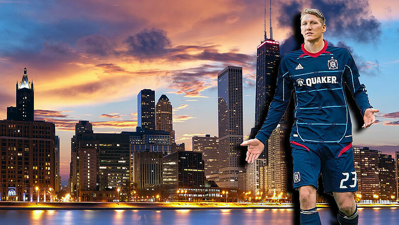 Basti, der Blaue! Aber keine Angst – die Vereinsfarben von Schweinsteigers neuem Klub Chicago Fire sind rot und weiß. Basti, der Blaue! Aber keine Angst – die Vereinsfarben von Schweinsteigers neuem Klub Chicago Fire sind rot und weiß.