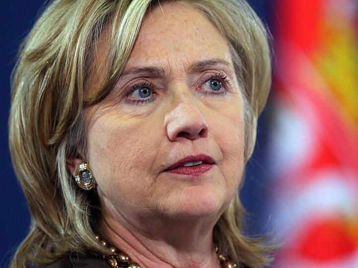 Der Wahlkampf von Hillary Clinton litt 2016 darunter, dass vertrauliche E-Mails von Servern der Demokraten gestohlen und teils auf Wikileaks veröffentlicht wurden.