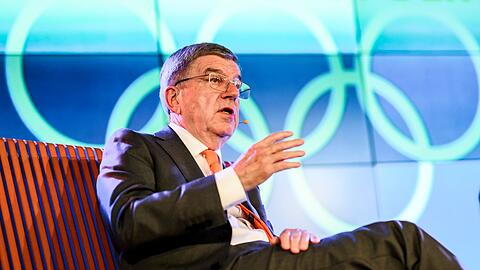 Thomas Bach und das IOC könnten bei der Sitzung in Paris eine Vorentscheidung über die Vergabe der Winterspiele 2030 und 2034 treffen.