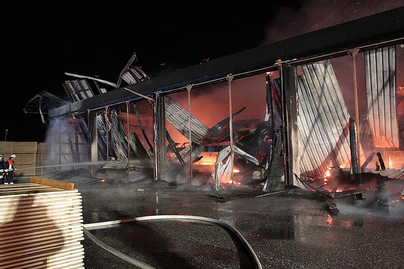 Noch am Abend nahmen Ermittler des Dauerdienstes der Kripo Passau ihre Arbeit und die Spurensuche am Brandort auf.