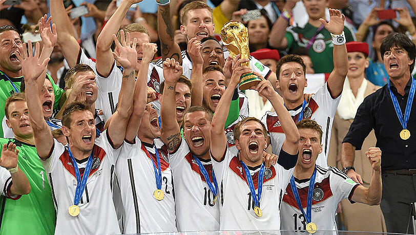 Die deutschen Weltmeister sind weiter die Nummer eins der FIFA-Weltrangliste. Die deutschen Weltmeister sind weiter die Nummer eins der FIFA-Weltrangliste.