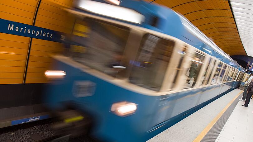 Könnte die U-Bahn bald rund um die Uhr fahren? Ein Stadtratsantrag von CSU und Grünen für eine 24-Stunden-U-Bahn von Donnerstag bis Samstag fans am Dienstag Zustimmung.