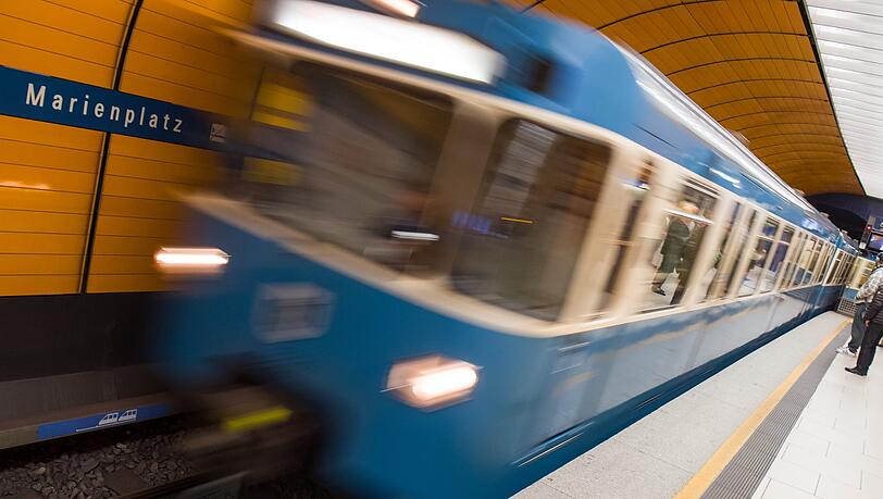 Könnte die U-Bahn bald rund um die Uhr fahren? Ein Stadtratsantrag von CSU und Grünen für eine 24-Stunden-U-Bahn von Donnerstag bis Samstag fans am Dienstag Zustimmung.