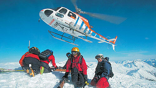 Auch am Arlberg geht es mit dem Heli in den Schnee. Foto: PR Auch am Arlberg geht es mit dem Heli in den Schnee. Foto: PR