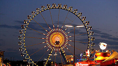 Keine Angst: Das Riesenrad wird es auch heuer wieder auf der Wiesn geben. Es bekommt allerdings einen neuen Standort.