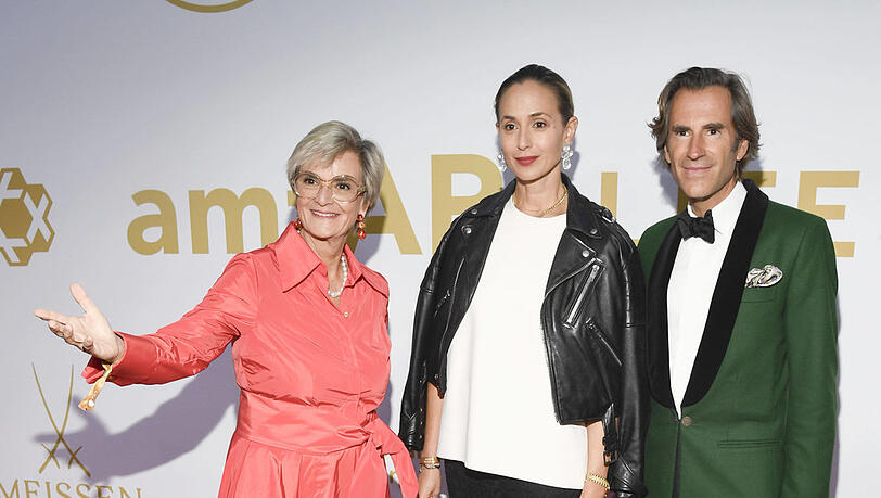 Gloria von Thurn und Taxis (65) mit Tochter Elisabeth (43) und Unternehmer Pierre Pelegry dieses Jahr bei der Amfar-Gala in Salzburg. Gloria von Thurn und Taxis (65) mit Tochter Elisabeth (43) und Unternehmer Pierre Pelegry dieses Jahr bei der Amfar-Gala in Salzburg.