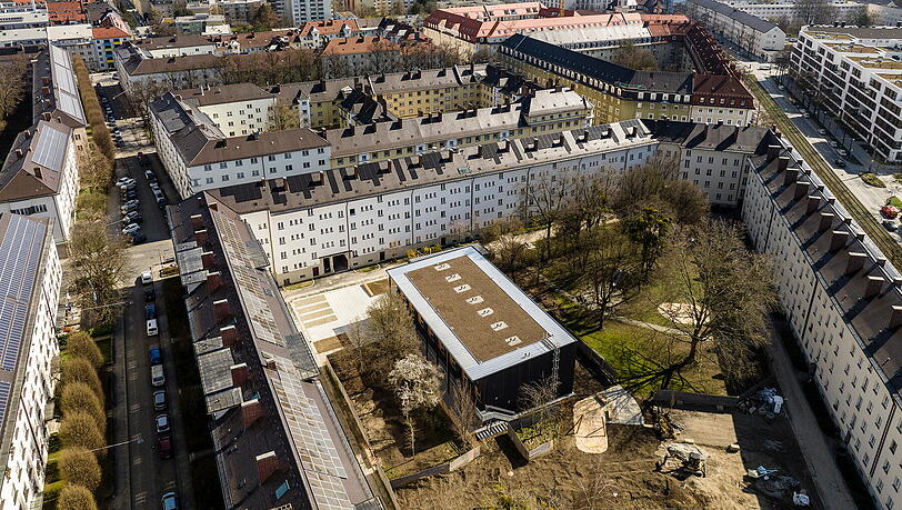 Drohnenansicht der neuen Nachverdichtung in einem Neuhauser Innenhof.