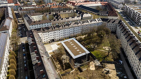Drohnenansicht der neuen Nachverdichtung in einem Neuhauser Innenhof.
