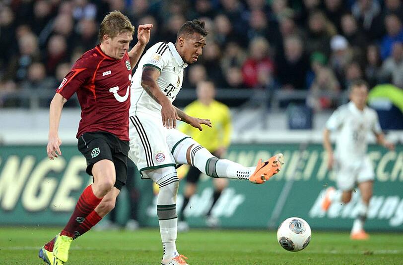 Jerome Boateng: Note 3. Diesmal links von Javi statt rechts von Dante. Hob zweimal das Abseits auf, sonst aber souverän, mit schnellen Zuspielen und sogar ein paar Ausflügen nach vorne.