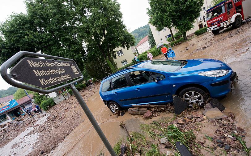 In Meißen und Dresden verwüsteten Schlammlawinen mehrere Straßen und machten sie unpassierbar. Sehen Sie hier die Bilder der Schlammverwüstung.