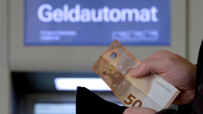 Hunderte Geldtransporte werden derzeit bestreikt, wodurch es zu Engpässen mit der Bargeldversorgung kommen kann. Hunderte Geldtransporte werden derzeit bestreikt, wodurch es zu Engpässen mit der Bargeldversorgung kommen kann.