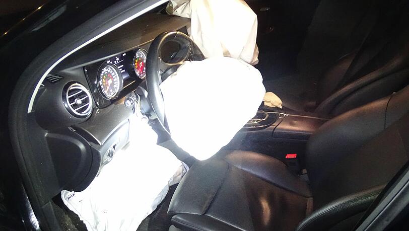 Bei dem Crash wurde der Airbag ausgelöst.