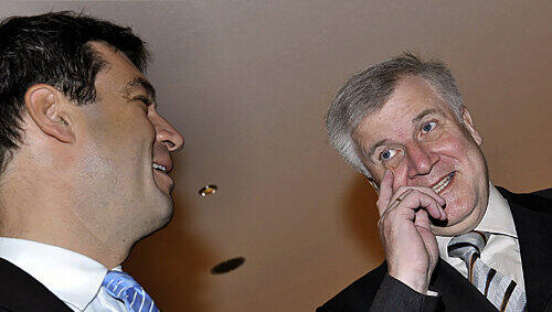 Söder und Seehofer: Die Liberalen haben die Schwarzen im Sack. Söder und Seehofer: Die Liberalen haben die Schwarzen im Sack.