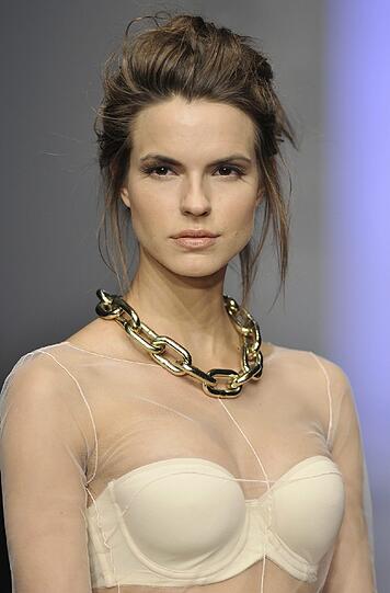 Gaaanz viel nackte Haut präsentieren die Models derzeit bei der Fashion Week in Mexiko-City.