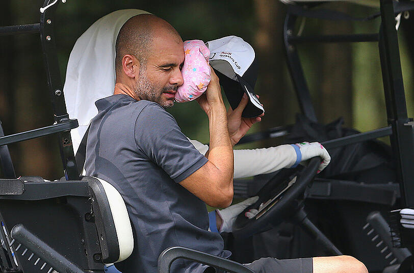 Am vierten Tag der China-Reise steht für die Stars des FC Bayern aktive Entspannung auf dem Programm. Sie geben bei einem Marketing-Termin Vollgas - und golfen. Die Bilder vom Grün.