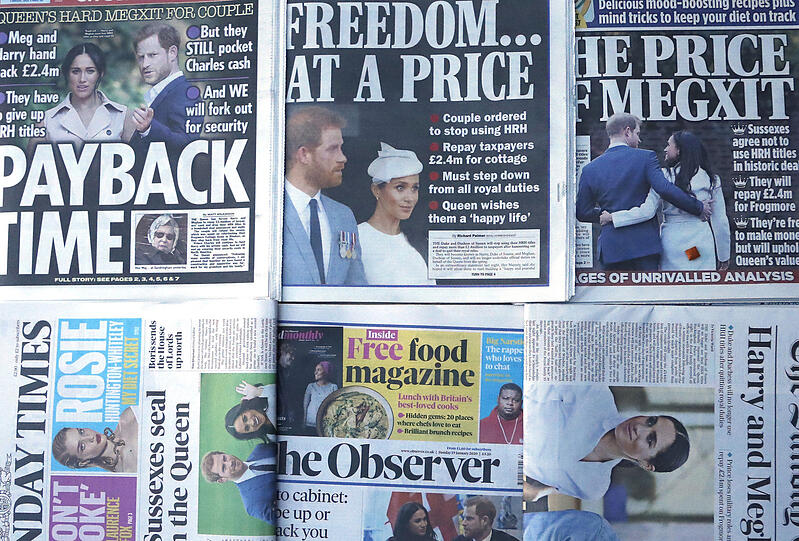Britische Sonntagszeitungen mit dem Megxit auf dem Titel.