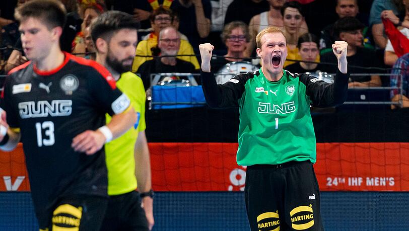 Torhüter David Späth steht mit Deutschlands U21-Handballern im WM-Halbfinale.