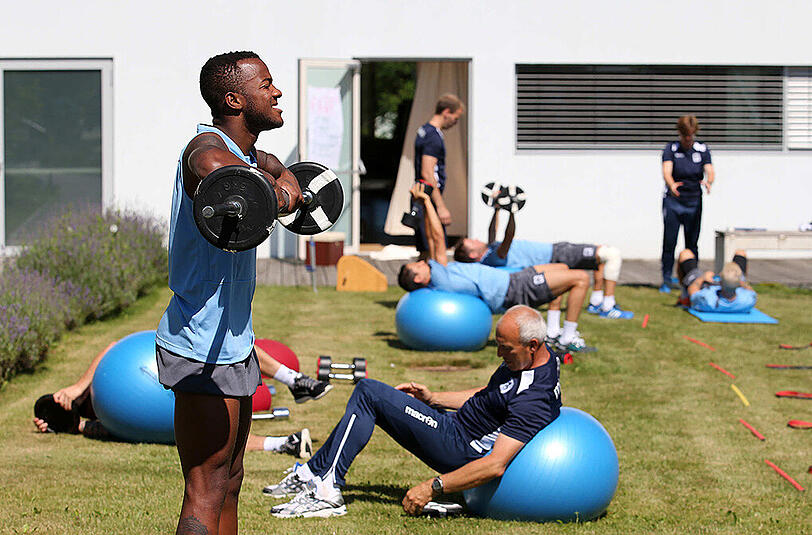 Sehenswert: Aktive und passive Erholung an Tag vier im Trainingslager des TSV 1860 in Bad Waltersdorf. Die Bilder.